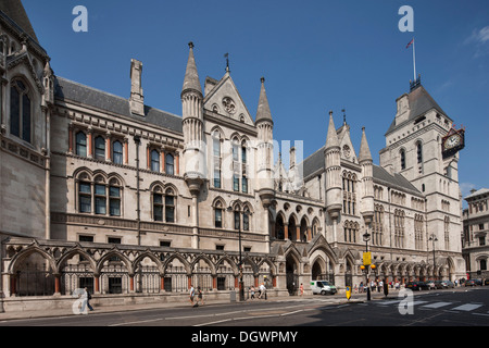 Fassade des königlichen Höfen des Obersten Gerichtshof im Fleet Street, London, England, Vereinigtes Königreich, Europa Stockfoto