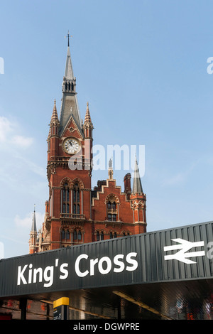 Neugotische St. Pancras Station mit Uhrturm, Kings Cross U-Bahn-Station, London, England, Vereinigtes Königreich, Europa Stockfoto