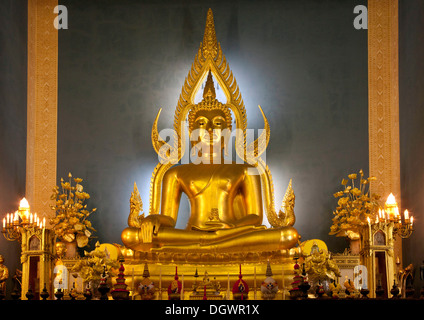 Goldenen Buddha in den Berg Tempel von Wat Phrathat Doi Suthep, Chiang Mai, Nord-Thailand, Thailand, Asien Stockfoto