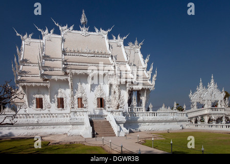 Weiße Tempel, Wat Rong Khun von Chalermchai Kositpipat, Chiang Rai, Nord-Thailand, Thailand, Asien Stockfoto