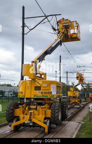 Manchester, Großbritannien, 26. Oktober, 2013. Rechtzeitige Straßenbahn Verschluss für Pod-Trak Ltd (RR 14 EVO Straße Bahn Maschine), Wartung und Reparaturen an den Kais, Trafford Park, Manchester offen Wochenende. Verkehrsmittel betroffenen Reisenden am Wochenende von Veranstaltungen Führungen, Gespräche in der BBC-Media Center, Lowry Theatre und Salford Universität. Stockfoto