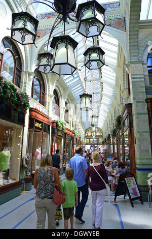 Innenraum der Royal Arcade, Norwich, Norfolk, England, Vereinigtes Königreich Stockfoto