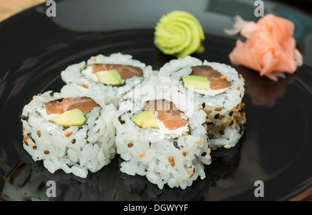 Sushi Platte hautnah. Verschiedene sushi Stockfoto