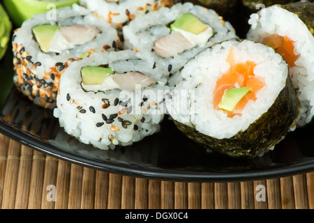 Sushi Platte hautnah. Verschiedene sushi Stockfoto