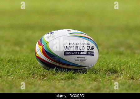 Cardiff, Wales. 26. Oktober 2013. Ein Profil der Rugby League World Cup Match-Ball, der während der Rugby League World Cup verwendet wird. Bildnachweis: Aktion Plus Sport/Alamy Live-Nachrichten Stockfoto