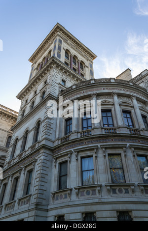 Nach oben auf der Rückseite des Gebäudes auswärtige & Commonwealth von Horse Guards Road Stockfoto