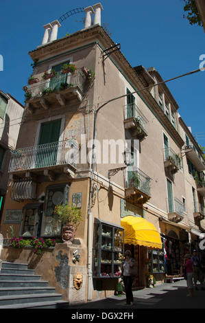 Geschenkeshop, Fußgängerzone, Via Teatro Greco, Taormina, Sizilien, Italien, Europa Stockfoto