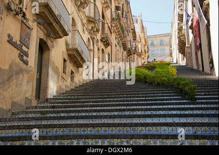 Treppen von Santa Maria del Monte mit Keramikfliesen, Caltagirone, der Provinz Catania, Sizilien, Italien, Europa Stockfoto