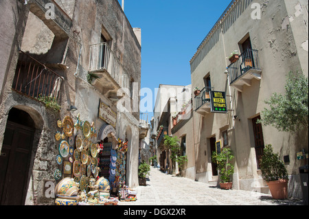 Via Vittorio Emanuele, Straße im Zentrum historischen Stadt, Erice, Sizilien, Italien, Europa Stockfoto