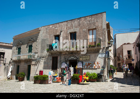 Piazza della Loggia quadratisch, historische Stadtzentrum, Erice, Sizilien, Italien, Europa Stockfoto