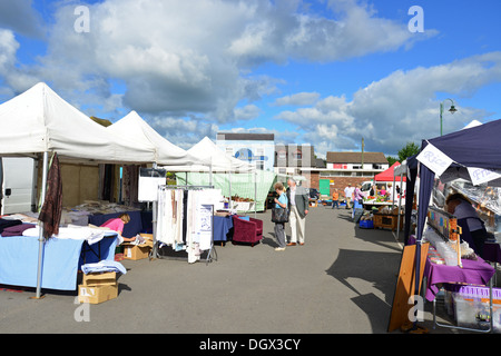 Street Market by Monnow Bridge, Monmouth, Monmouthshire, Wales (Cymru), Vereinigtes Königreich Stockfoto