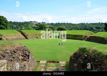 Überreste des römischen Amphitheaters, Caerleon, City of Newport (Casnewydd), Wales (Cymru), Großbritannien Stockfoto