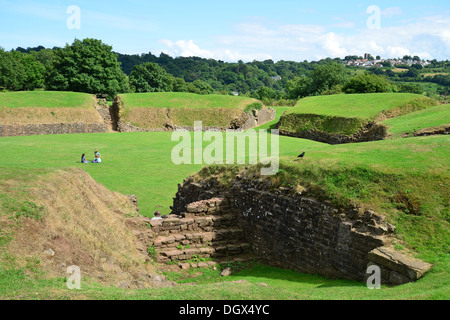 Überreste des römischen Amphitheaters, Caerleon, City of Newport (Casnewydd), Wales (Cymru), Großbritannien Stockfoto