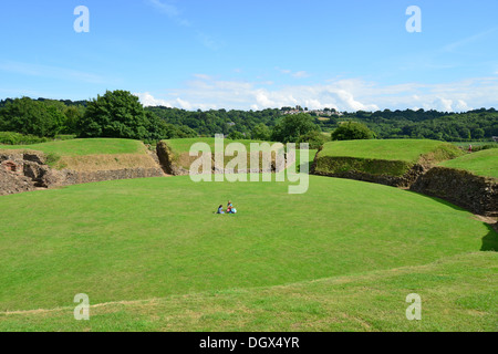 Überreste des römischen Amphitheaters, Caerleon, City of Newport (Casnewydd), Wales (Cymru), Großbritannien Stockfoto