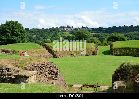 Überreste des römischen Amphitheaters, Caerleon, City of Newport (Casnewydd), Wales (Cymru), Großbritannien Stockfoto