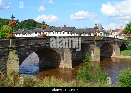 Historische Steinbrücke über den Fluss Usk, Usk, Monmouthshire, Wales (Cymru), Großbritannien Stockfoto