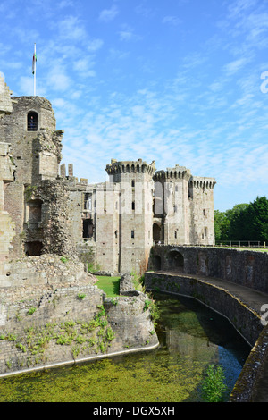 Raglan-Schloss aus dem 15. Jahrhundert, Raglan, Monmouthshire, Wales, Vereinigtes Königreich Stockfoto