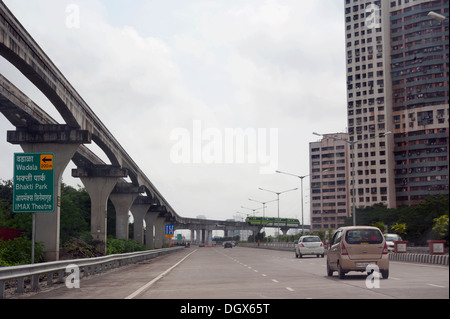 Einschienenbahn Testläufe durchmachenden in Mumbai, Maharashtra Stockfoto