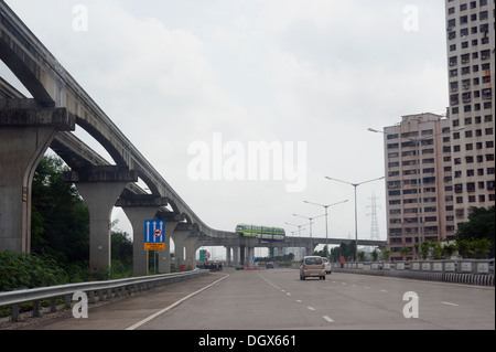 Einschienenbahn Testläufe durchmachenden in Mumbai, Maharashtra Stockfoto