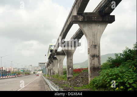 Einschienenbahn Testläufe durchmachenden in Mumbai, Maharashtra Stockfoto