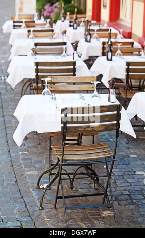 Kleinen Straßencafé geöffnet für Besucher Stockfoto