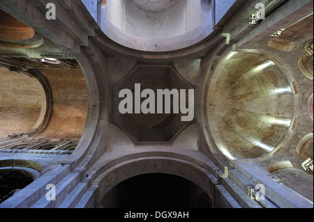 Kirchenschiff Gewölbe der katholischen Pfarrei Kirche von La Garde-Adhémar, Mitte des 12. Jahrhunderts, romanische Provence La Garde-Adhémar Stockfoto