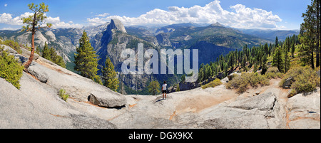Glacier Point mit Blick auf Yosemite Tal mit den Half Dome, Clacier Punkt, Yosemite-Nationalpark, Kalifornien, USA Stockfoto