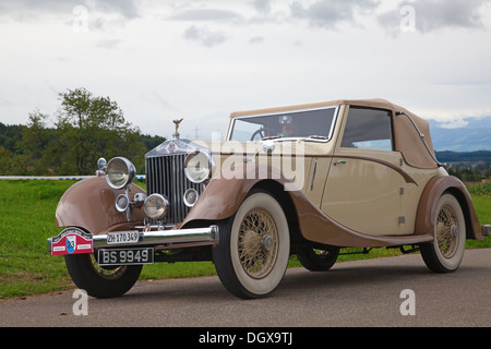 VOLKETSWIL - 15 AUGUST: The Rolls Royce Auto auf der jährlichen "Oldtimer Treffen" in Volketswil, Schweiz am 15. August 2010 Stockfoto