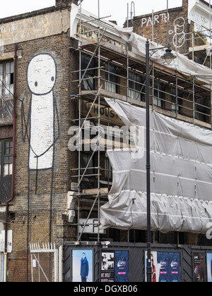 Street-Art Künstlers Stik an der Seite eines Gebäudes renoviert in Ost-London Stockfoto