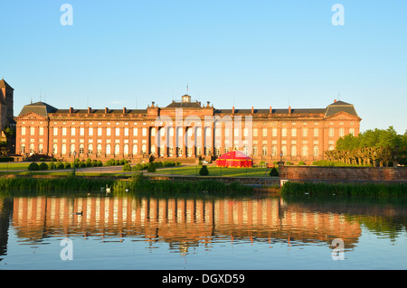 Rohan-Schloss, Marne-Rhein-Kanal, Saverne, Elsaß, Frankreich, Europa Stockfoto