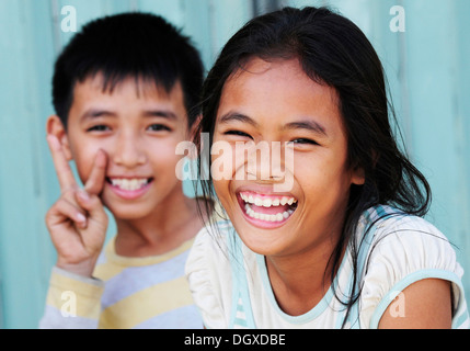 Zwei lächelnde Kinder, Porträt, Kambodscha, Südostasien, Asien Stockfoto