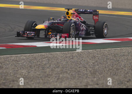 Neu-Delhi, Indien. 27. Oktober 2013. SEBASTIAN VETTEL Deutschlands und Infiniti Red Bull Racing fährt während des Rennens der Formel 1 indische Grand Prix 2013 auf dem Buddh International Circuit in Neu-Delhi, Indien. Bildnachweis: James Gasperotti/ZUMA Wire/ZUMAPRESS.com/Alamy Live-Nachrichten Stockfoto