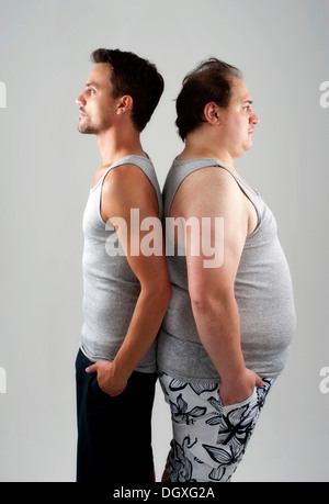 Sportlich, muskulösen Mann stehen Rücken an Rücken mit einem dicken Mann Stockfoto