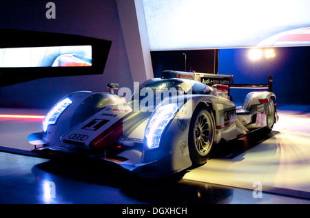 Audi R18 E-Tron Quattro, Weltpremiere des neuen Le-Mans-Prototyps von Audi im Audi Schulungszentrum am Flughafen in Stockfoto