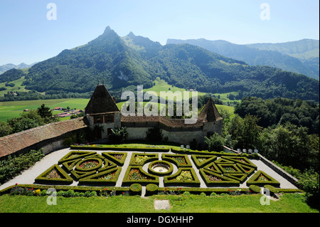 Gärten von Château de Gruyères Schloss Gruyères, Freiburg, Schweiz, Europa Stockfoto