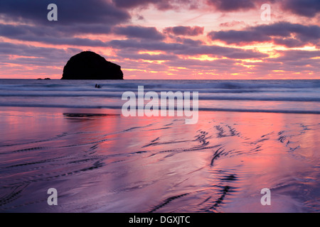 Trebarwith Strand; in der Nähe von Tintagel; Sonnenuntergang; Cornwall; UK Stockfoto