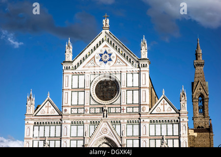 Santa Croce Kirche Closeup in den blauen Himmel, Florenz Stockfoto