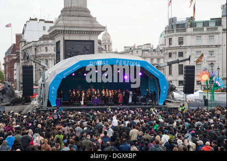 London, UK. Gesamtansicht des Mayor of London Diwali-Fest statt, auf dem Trafalgar Square. Bildnachweis: Pete Maclaine/Alamy Live-Nachrichten Stockfoto