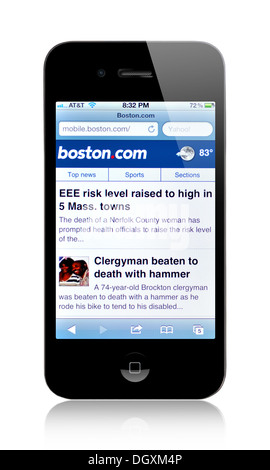 iPhone Bildschirm zeigt Boston.com Website - Lokalnachrichten in Boston und Sport mit Abdeckung von The Boston Globe Stockfoto