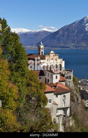 Wallfahrtskirche der Madonna del Sasso oder unserer lieben Frau von den Felsen mit Blick auf den Lago Maggiore, Orselina, Locarno, Kanton Tessin Stockfoto