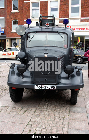 Altes Feuerwehrauto Feuerwehr zeigen in der Market Square Aurich, Ostfriesland, Niedersachsen Stockfoto