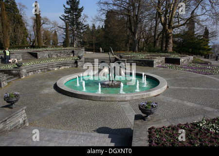 Vogel-Brunnen vor dem Schlossplatz Palast Quadrat, Insel Mainau, Bodensee, Baden-Württemberg Stockfoto