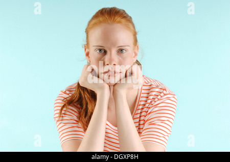 Junge rothaarige Frau, portrait Stockfoto
