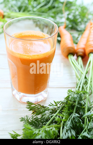 Karotten frisch gepresster Saft, Essen Stockfoto