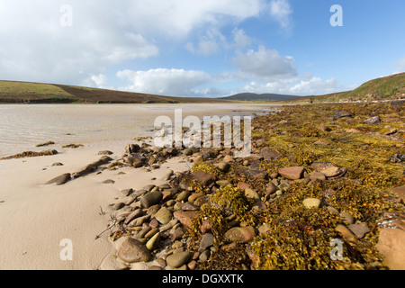 Inseln von Orkney, Schottland. Malerische Aussicht auf Waulkmill Bucht an der südwestlichen Küste der Orkney Festland. Stockfoto