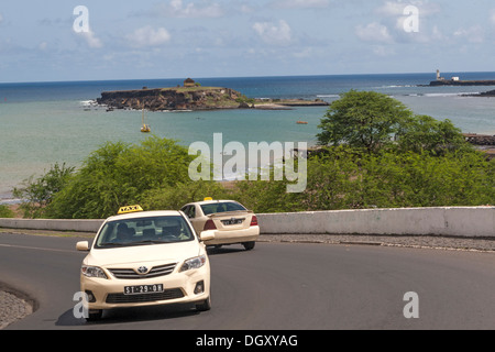 Blick auf den Leuchtturm und Praia da Gamboa (Strand), Santiago Island, Kap Verde Stockfoto
