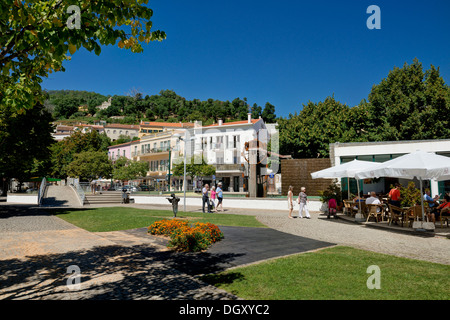 Portugal, Algarve, Garten auf dem zentralen Platz von Monchique, die Largo dos Chorões Stockfoto