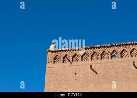 Detail der Ecke des traditionellen Gebäude in der Draa-Tal, Süden von Marokko, Nordafrika Stockfoto