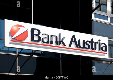 Bank Austria-Logo, Signage auf eine Filiale der Bank Austria, Teil der UniCredit Group in Villach, Kärnten, Österreich, Europa Stockfoto
