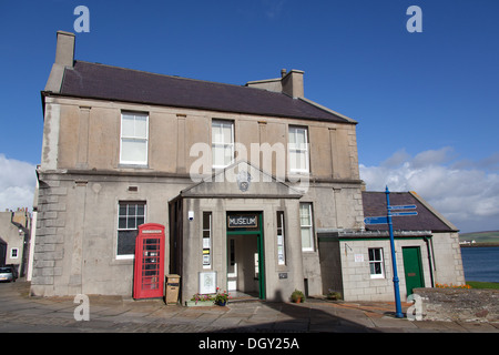 Inseln von Orkney, Schottland. Stromness Museum an der Ecke Alfred-Straße. Stockfoto